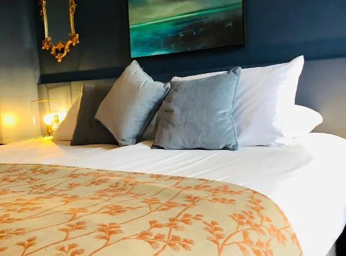 The Waterside 112 Harbour Mills Apartment *